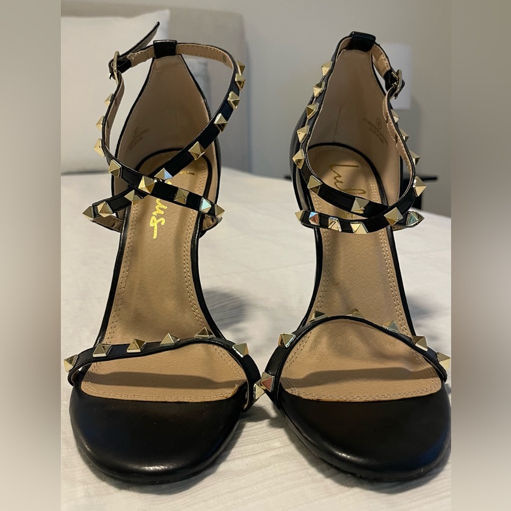 NWOT Lulus 4 inch studded heels Size 8